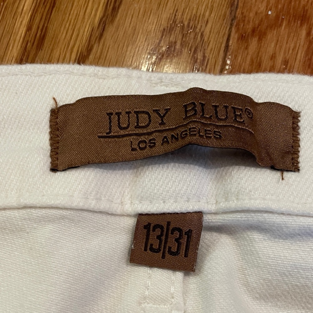 Judy Blue Women's White Straight Leg Jeans - Picture 4 of 7